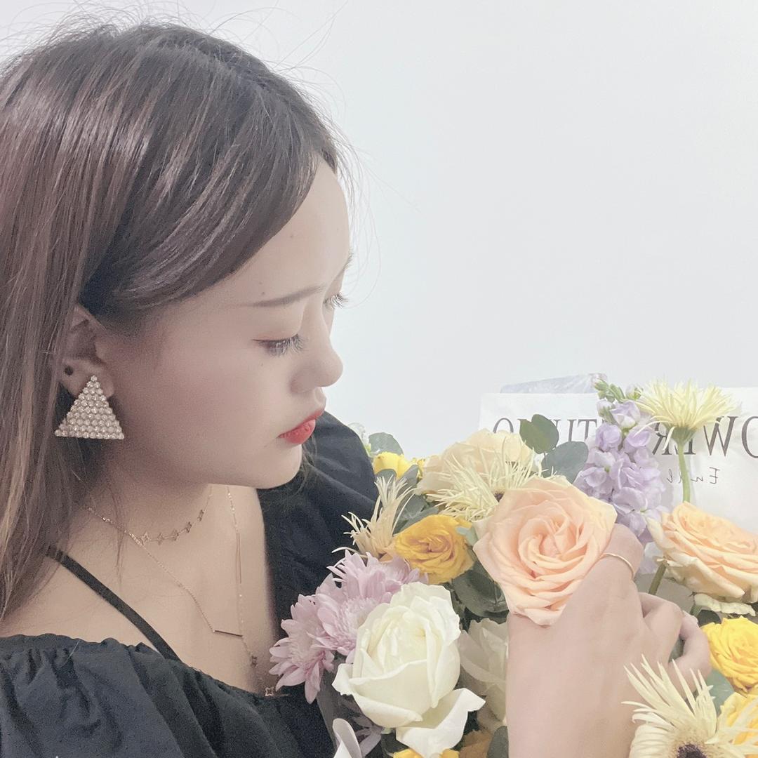 Hello 。💋💋