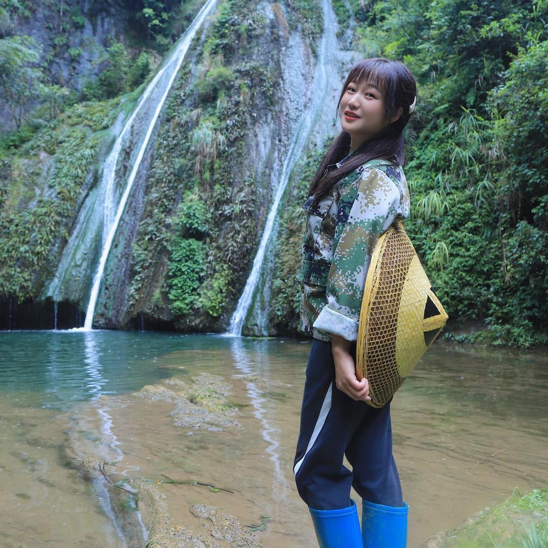 山妹杜小亿