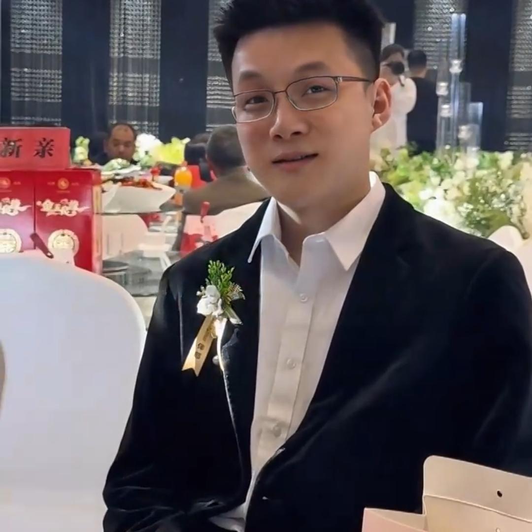 启迪汽车真皮座椅郑宇