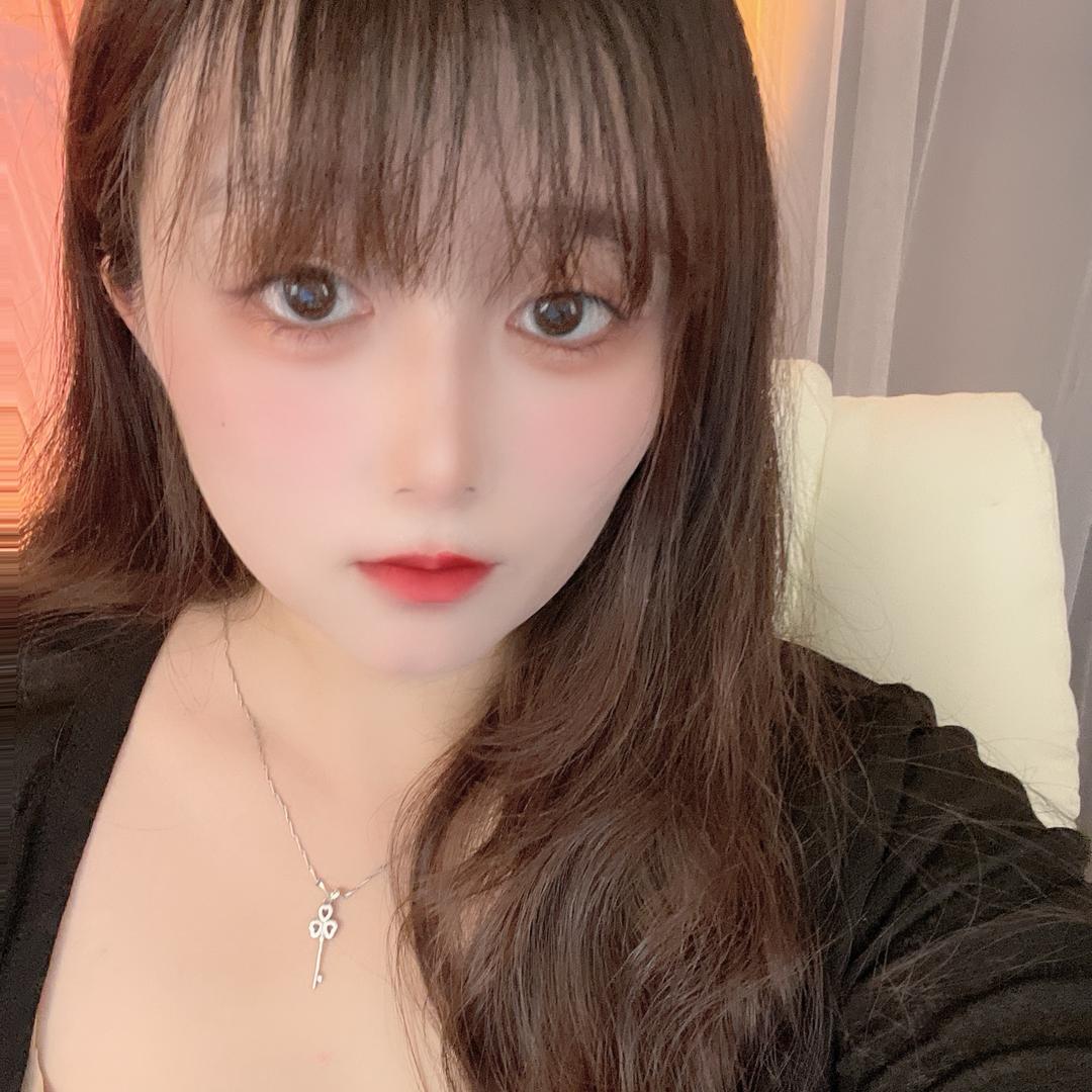 爱吃糖的小小