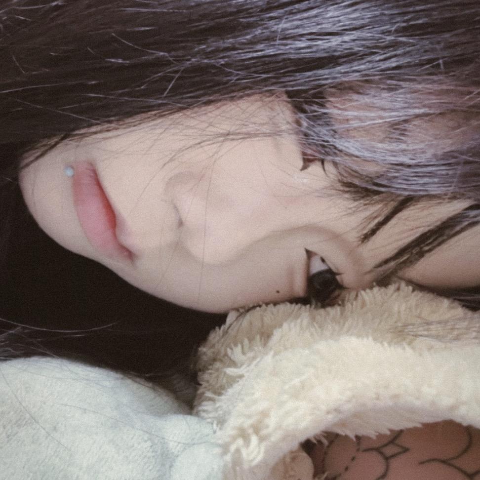 七七