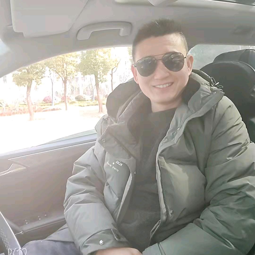 朱涛，专业电动卷闸门