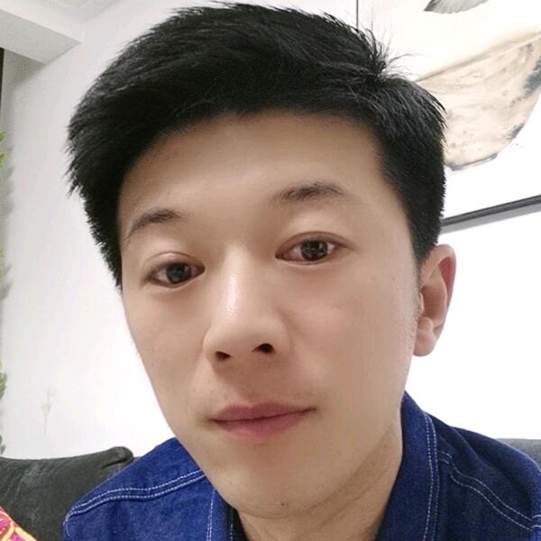 修卡车的小马哥