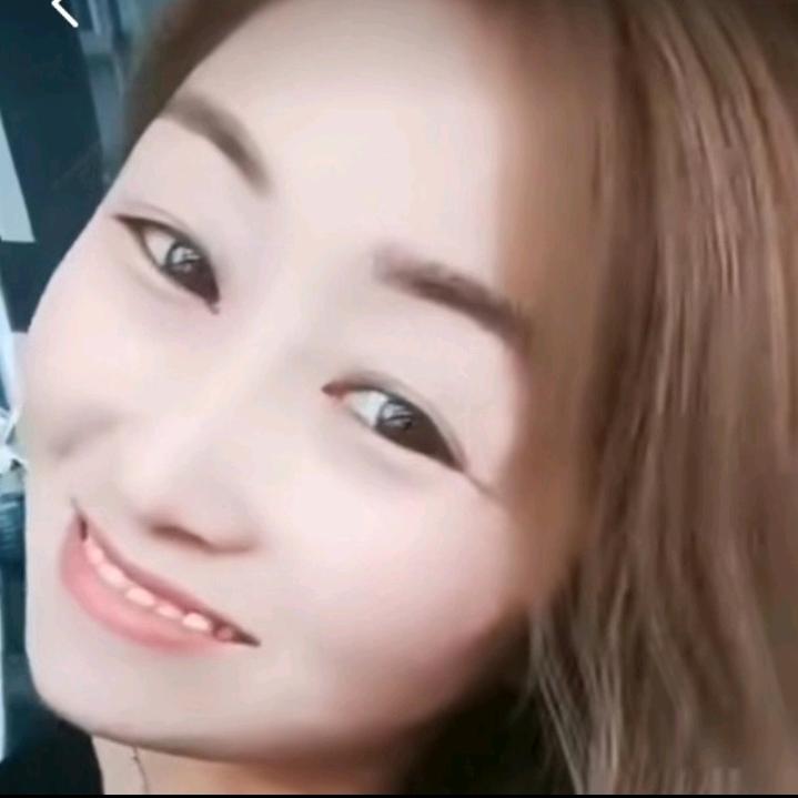 臭美的妞