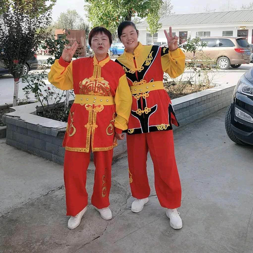 小胖妞的奶奶，：64年的龙朋（