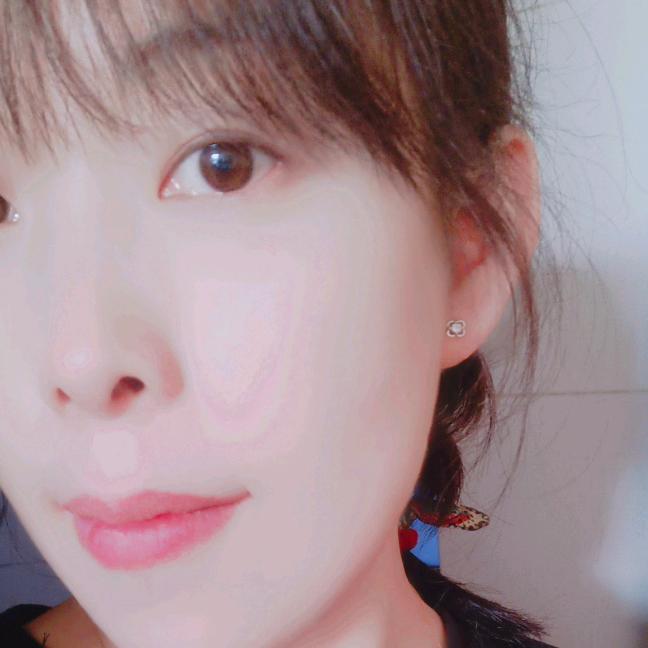 小姿态。