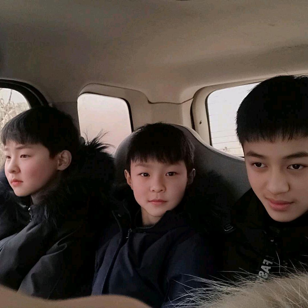 家有四宝（一个小棉袄三个皮夹克）