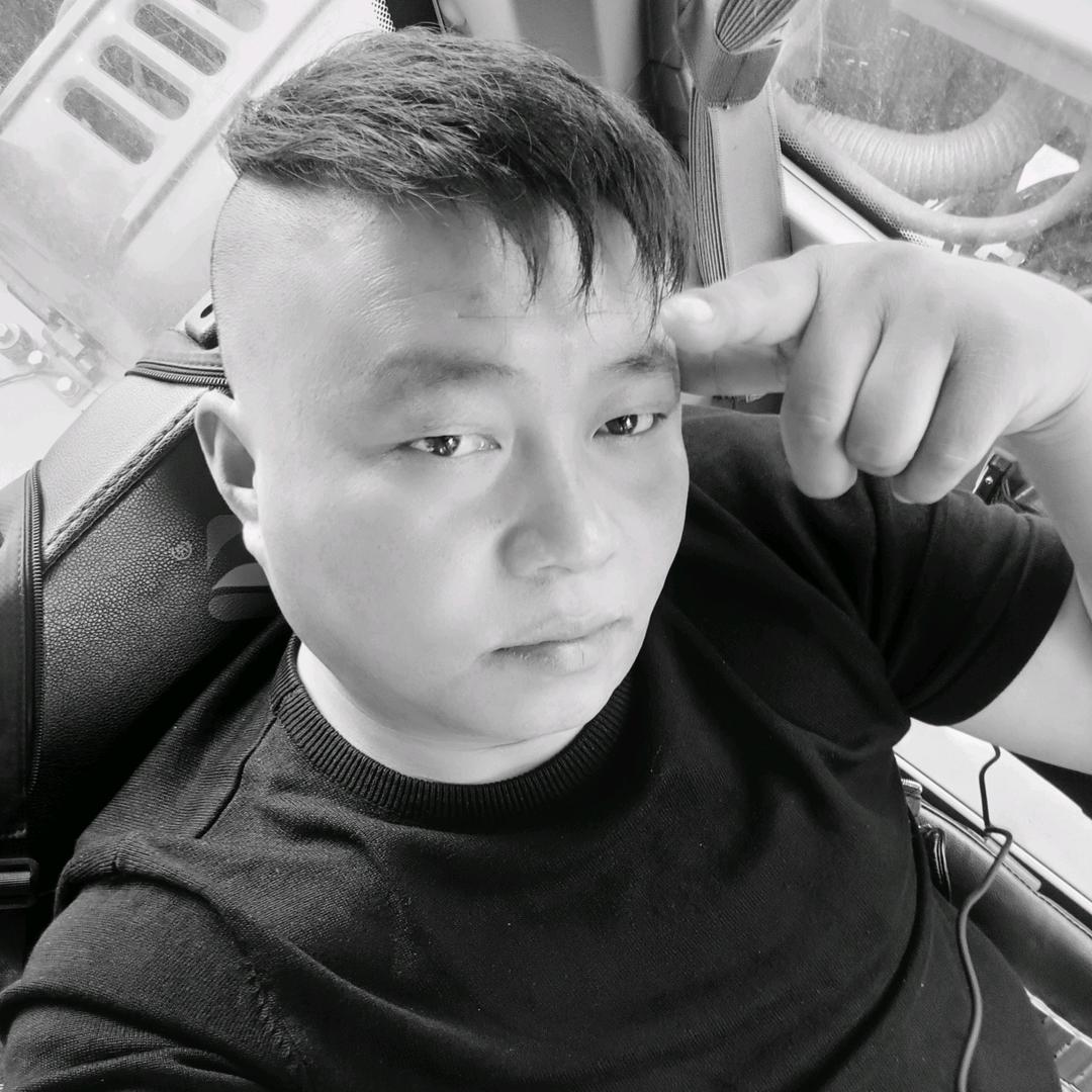 阿龙  专业轮挖租赁