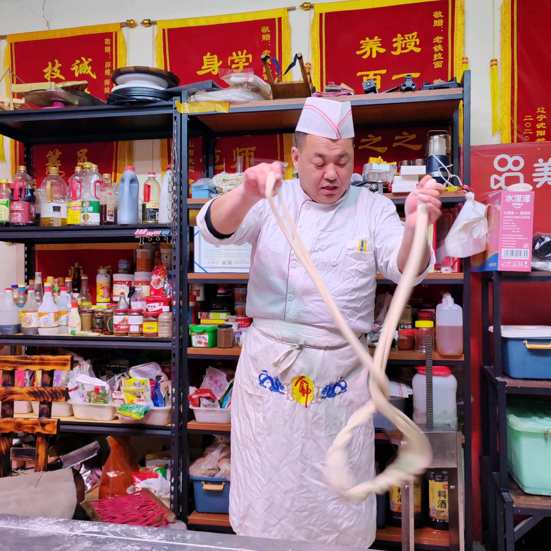 老铁拉面熏酱小酒馆