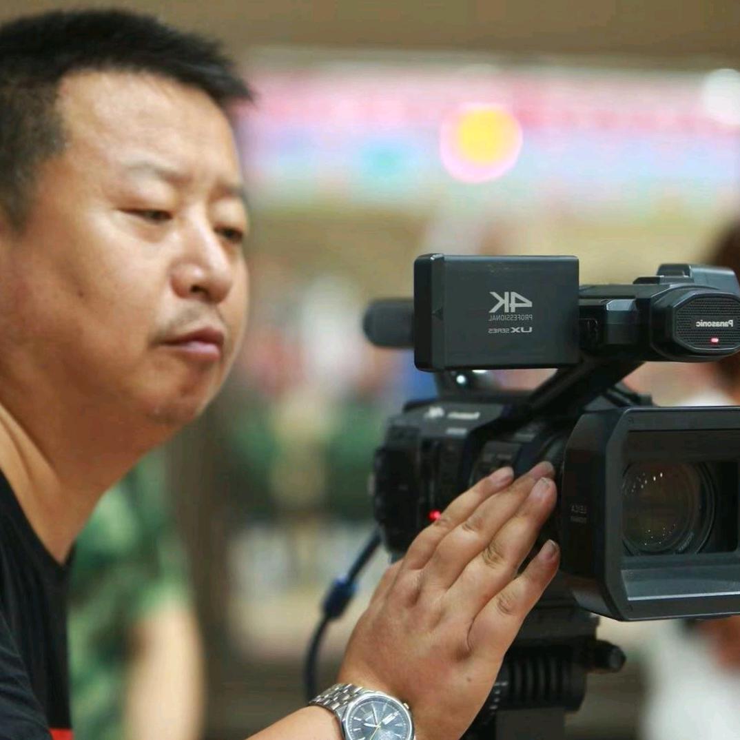 爱吃面皮的摄影师