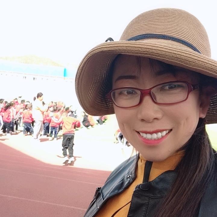 梅大胆～书记带委员助农