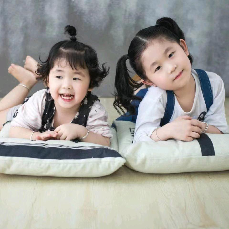 两个小美女头像