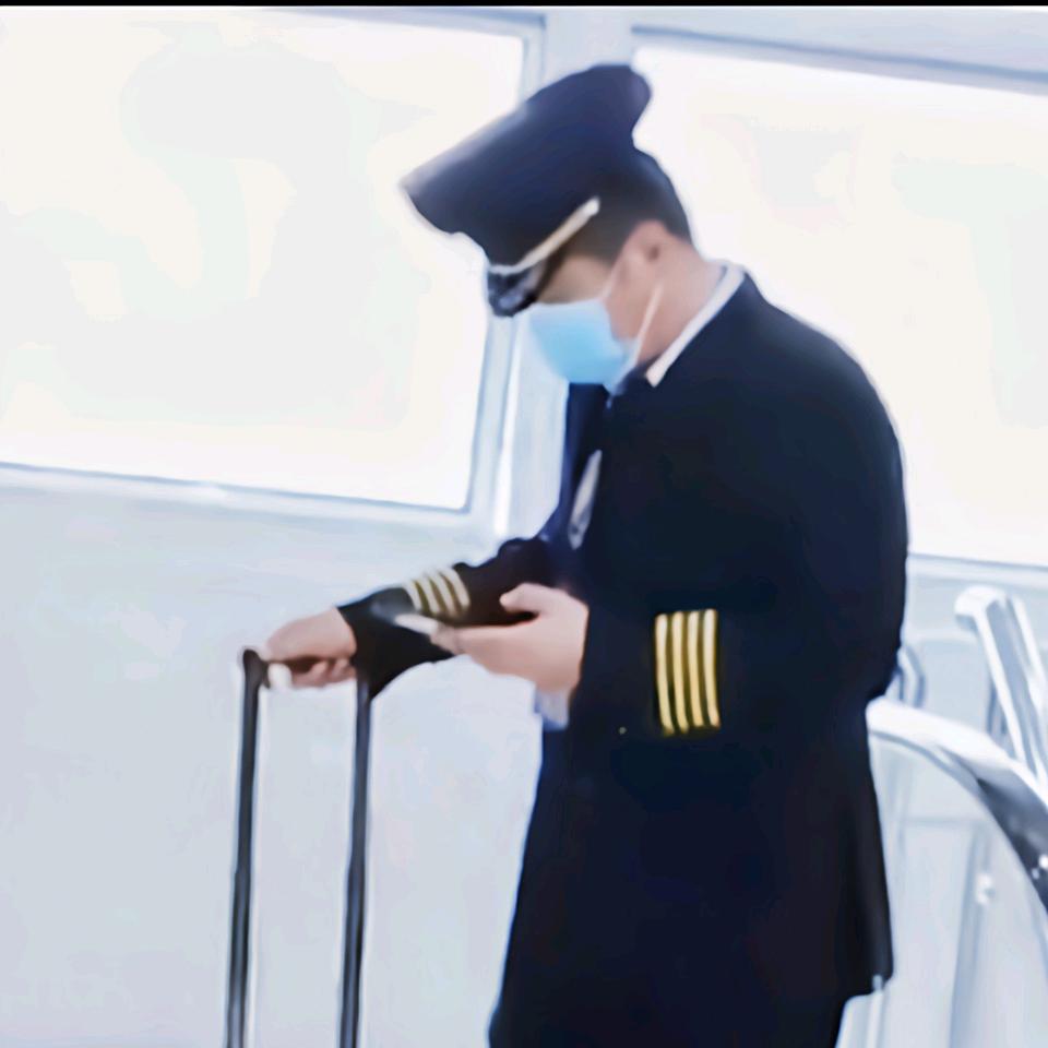 龍嘯寰宇✈️