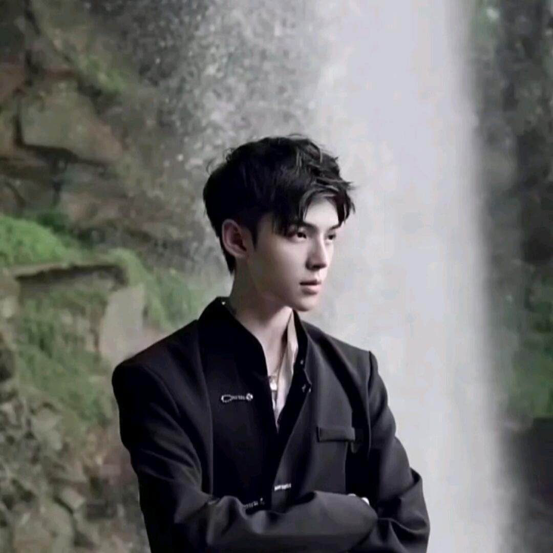 利川TOP酒吧刘皇城 订台 长期招人