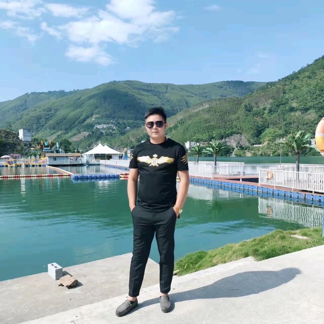 隆林。卢少