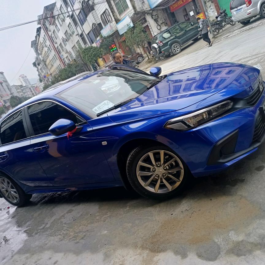 小时缺钙长大缺爱，站在你背后多想看清你脸