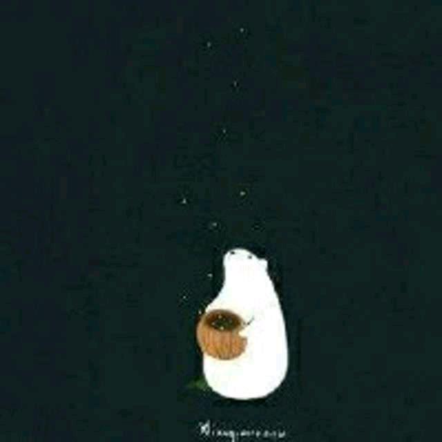 爱喝果汁的小白熊
