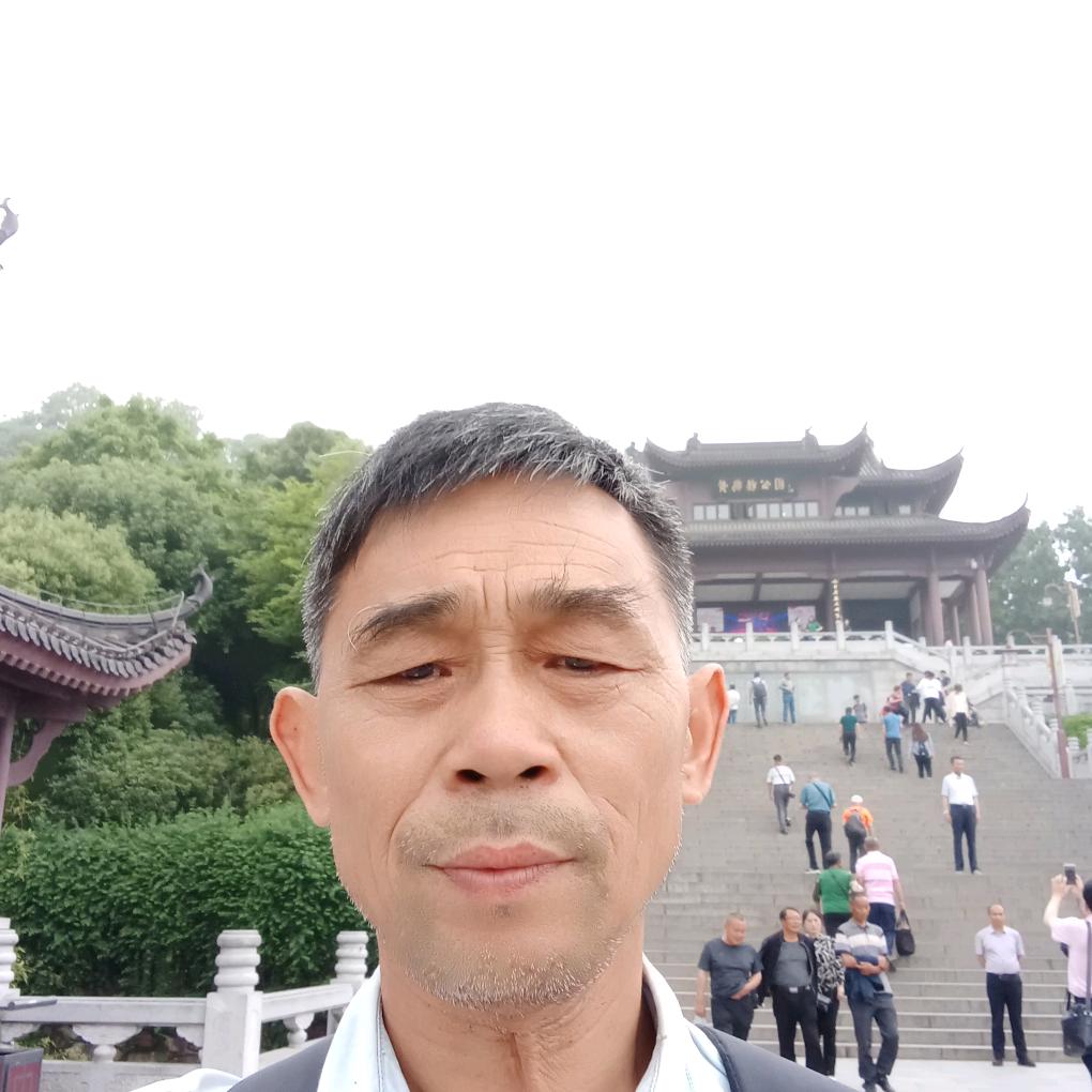 湖北荆州洪湖市人，刘