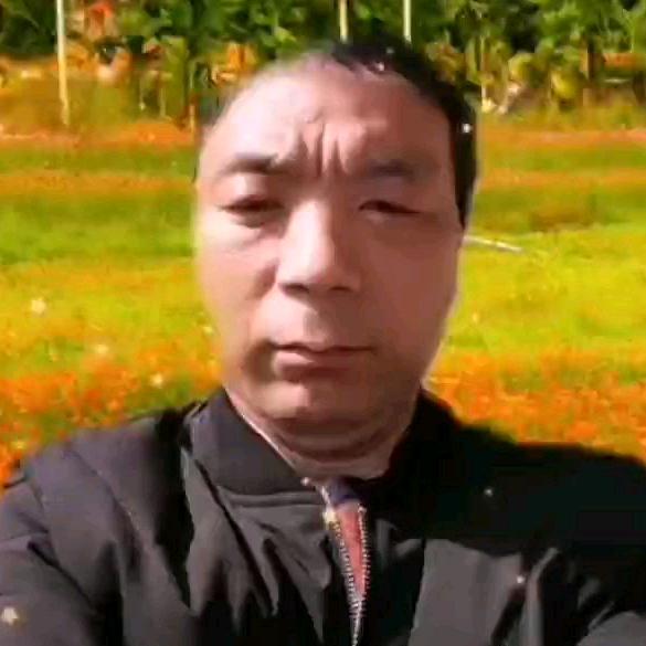 骑着自行车逛酒吧