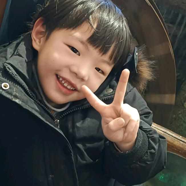 小月橙童装工厂店