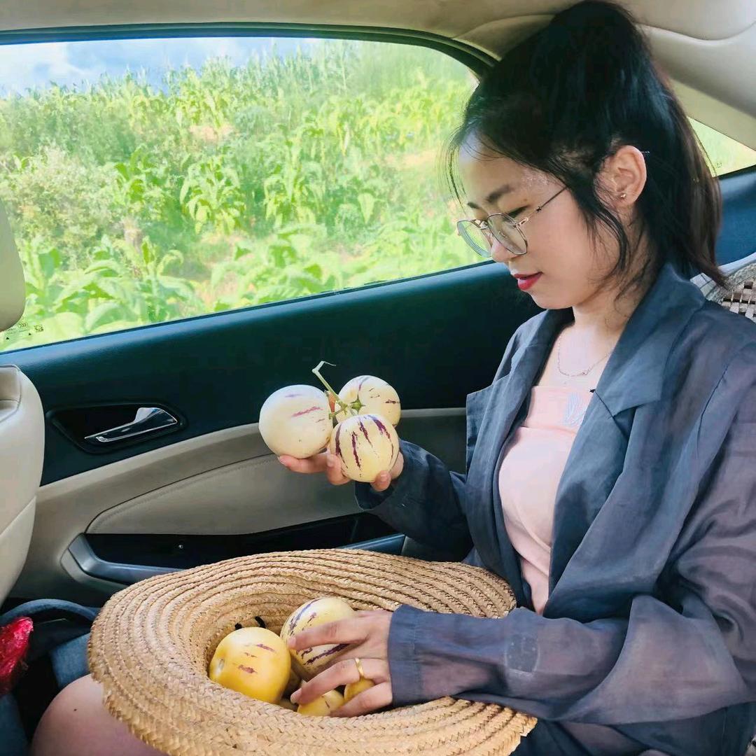 云南哀牢山     山妹慧姐
