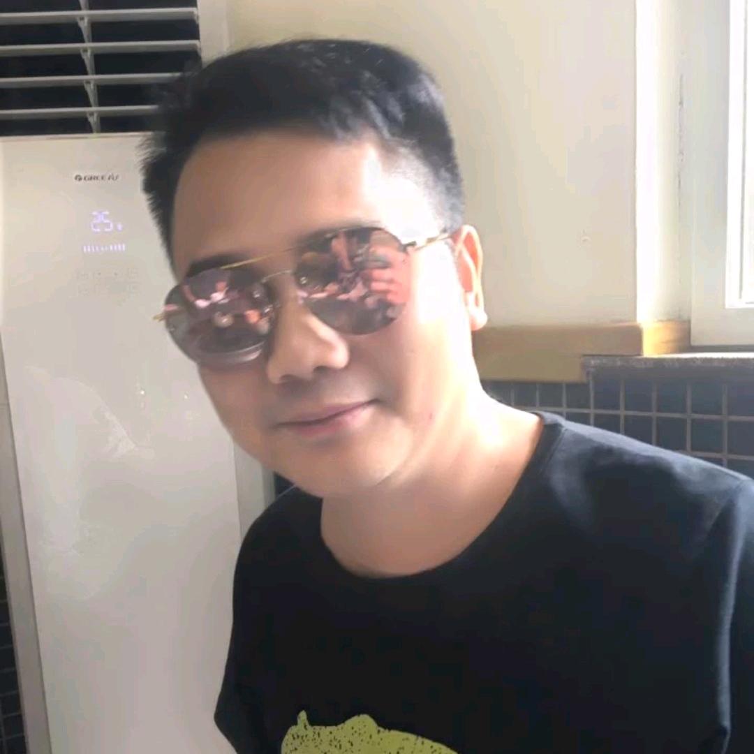 快乐✌︎( ᐛ )✌︎男孩