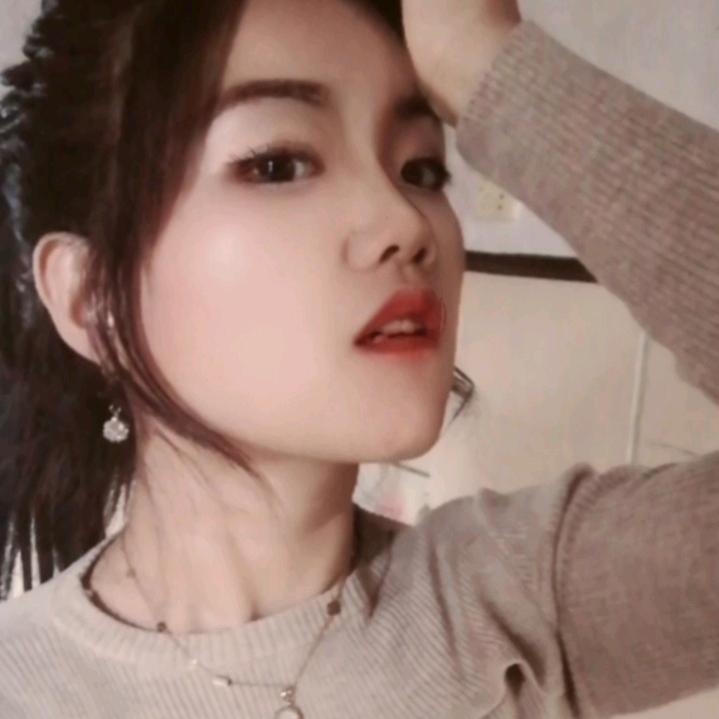 英英玉立