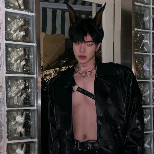 李