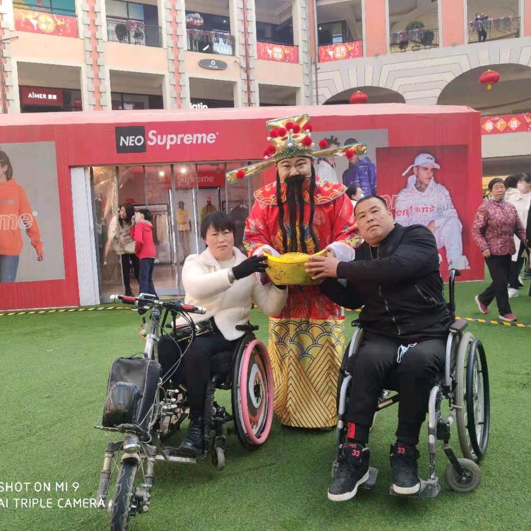 轮椅夫妻