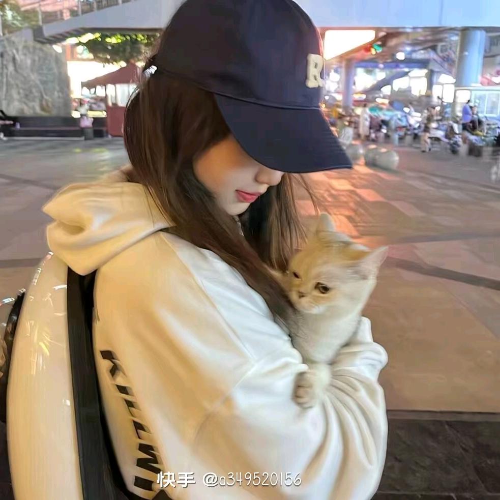 一杯冰美式拿铁