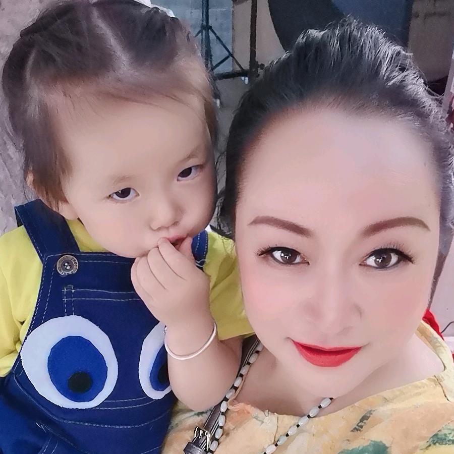 两个宝贝的姥姥