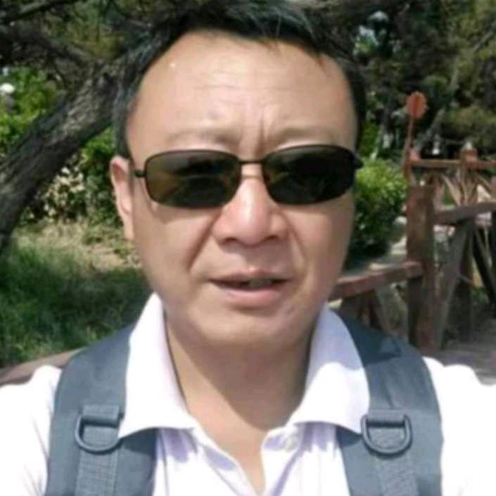 等待。