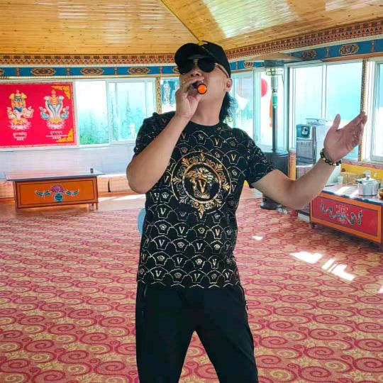 白头“水泥哥”