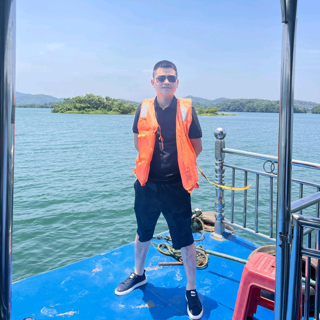 青年满哥（周戊坤）