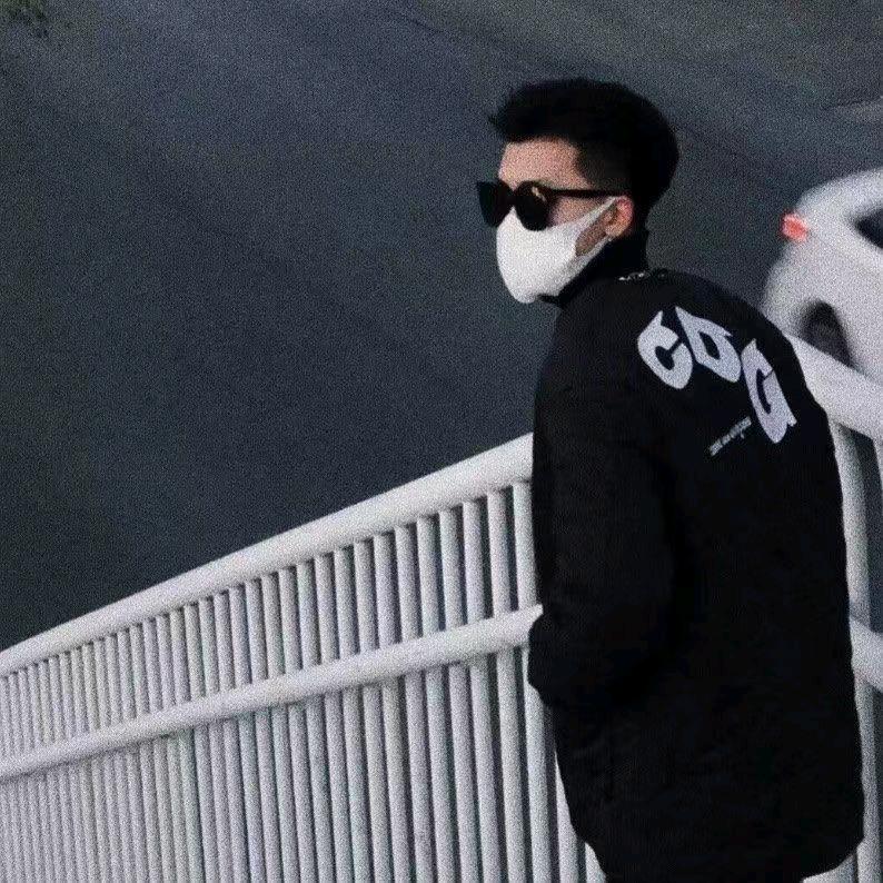 你头发掉了/•᷅•᷄\୭