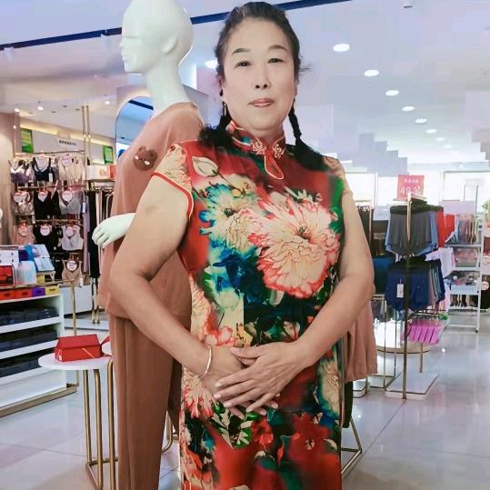 李百琼