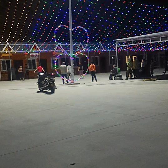 乌兰星光夜市