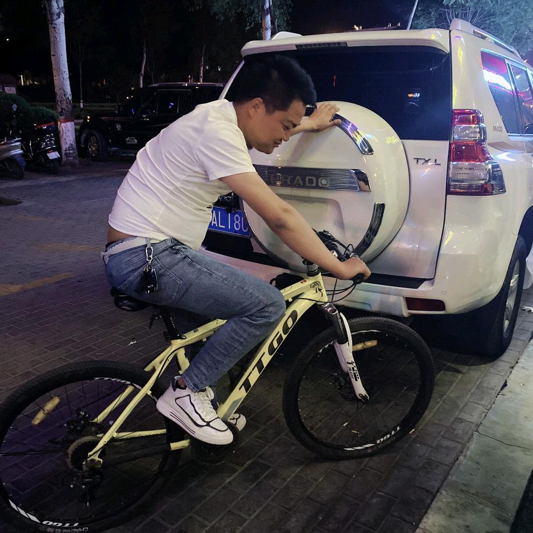 壹耀传媒_苗杰