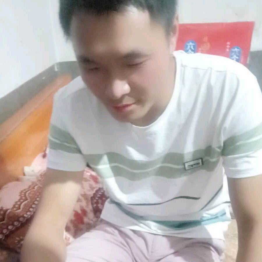 坐在坟前调戏鬼