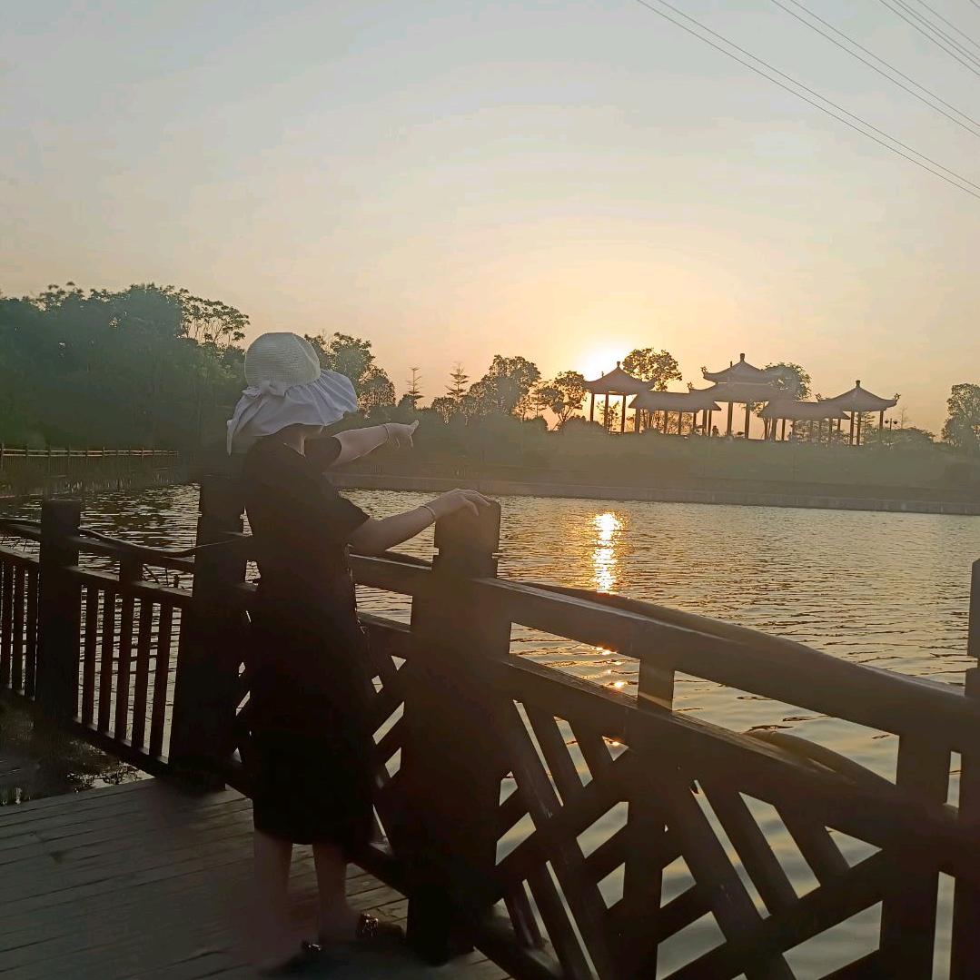 我是温