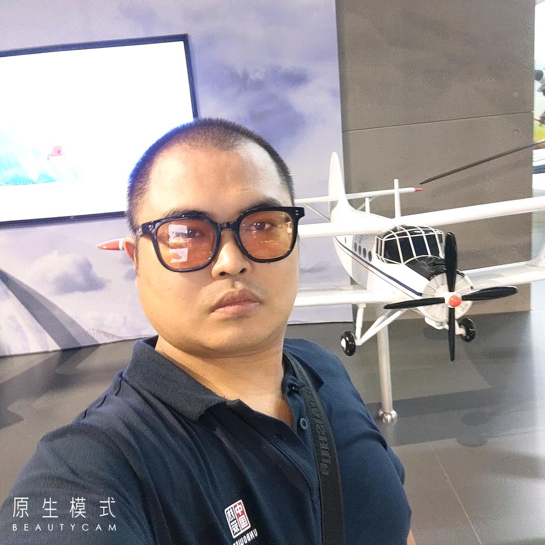 卖大闸蟹的小哥哥