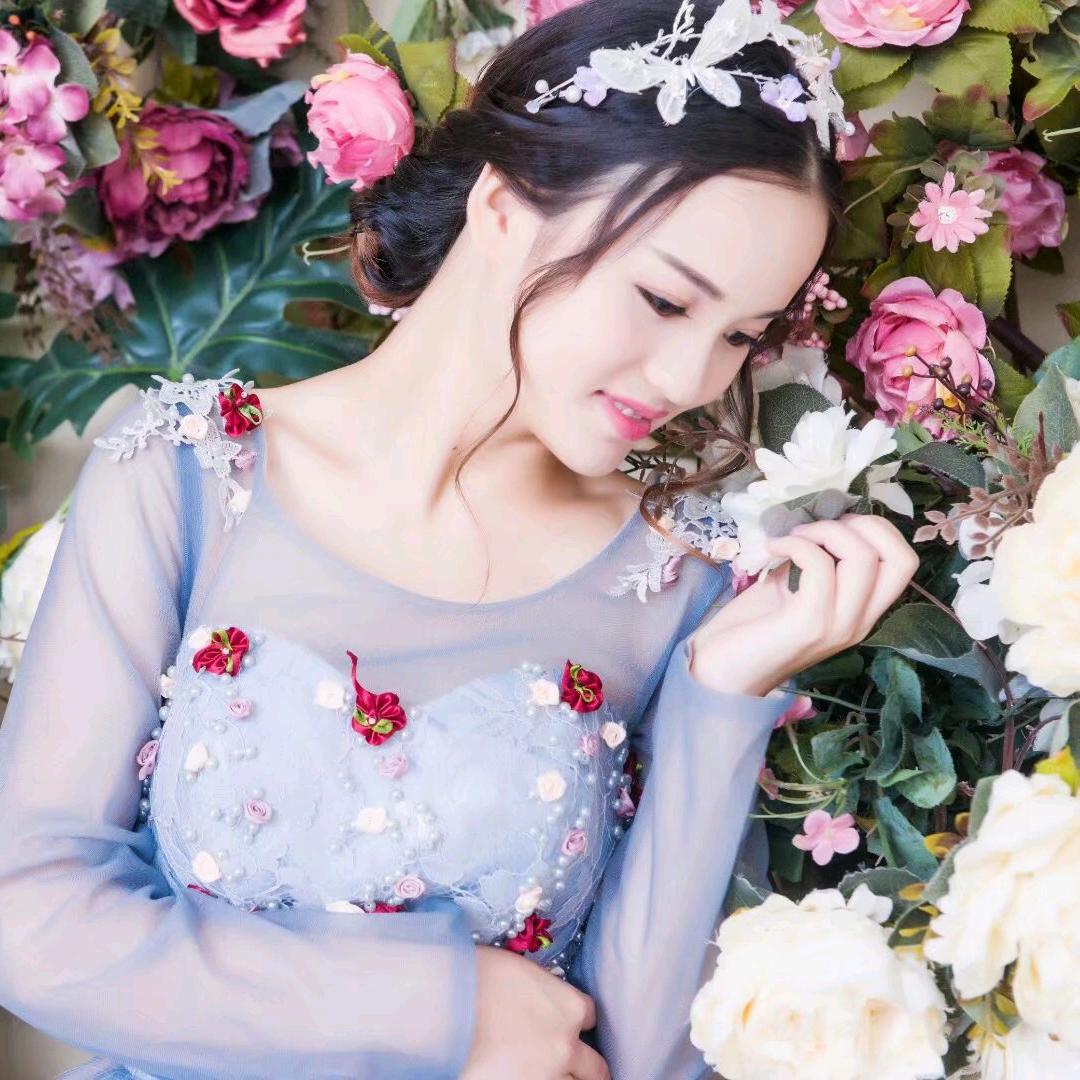 小虎牙妹