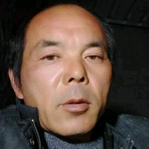 全哥是小岩的爸爸