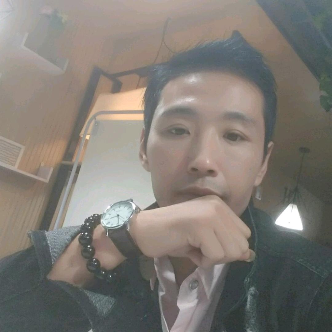 贵州<爱唱歌)小张