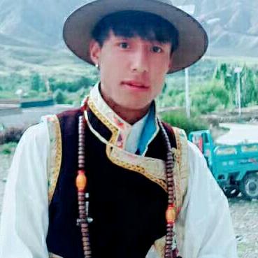 ༺青春一去苍桑笑༻