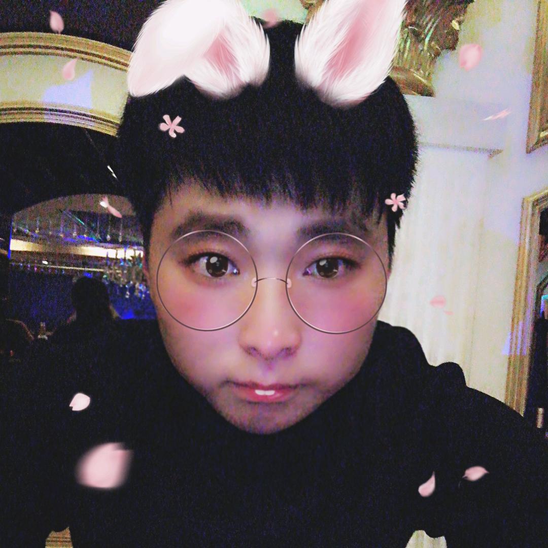 一****