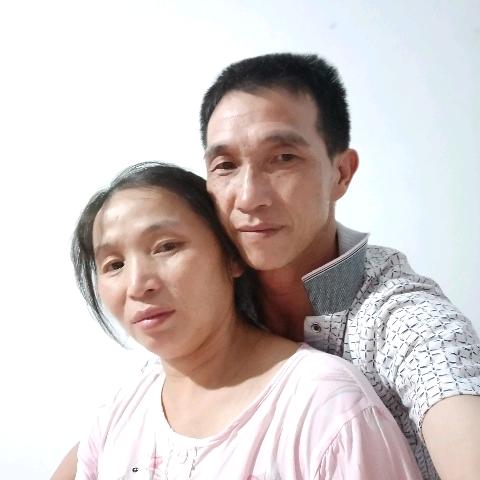 悬崖一青松，狂风任你括