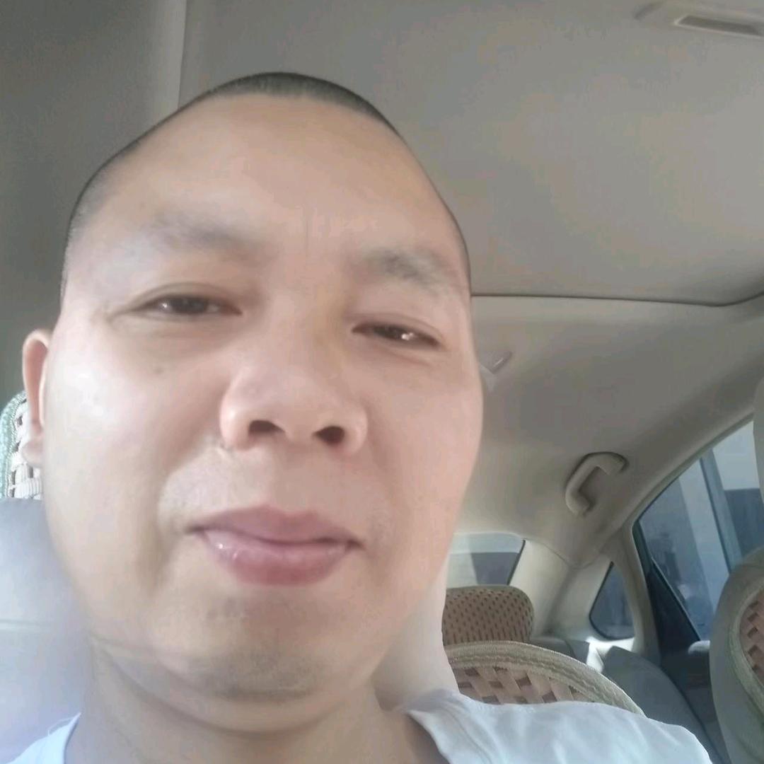 黄明亮