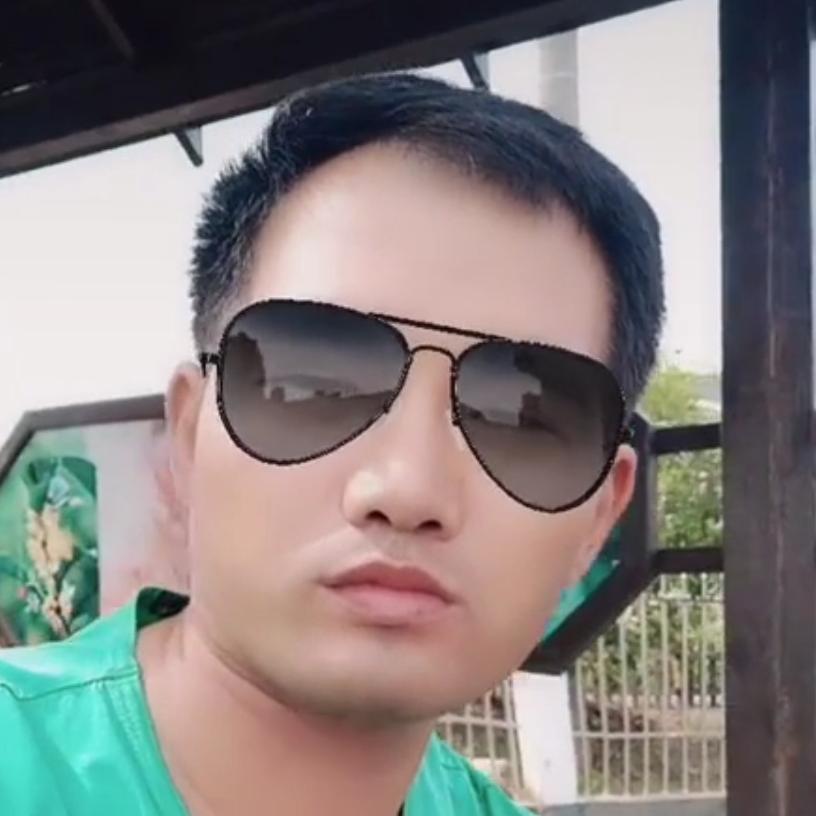 阿龙。