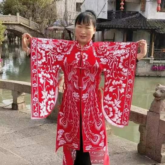 尤彩侠丝帛剪纸